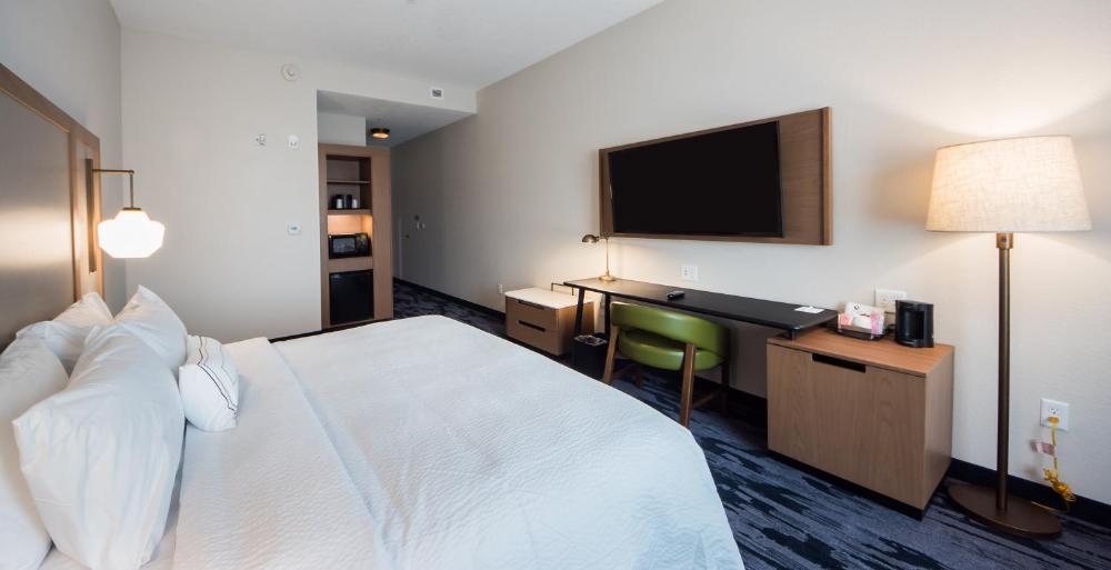 King Room with Roll-in Shower - Mobility Accessible interior